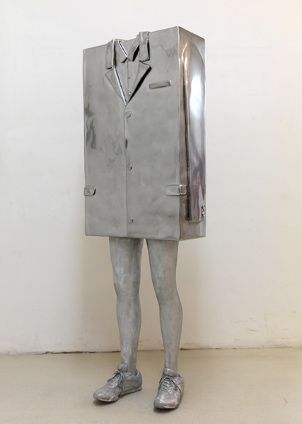 Everybody : Erwin Wurm, Untitled, 2008. Aluminium, 160 x 56 x 27 cm. Courtesy Galerie Thaddaeus Ropac, Paris/Salzburg. Photo : Philippe Servent © ADAGP, Paris 2016