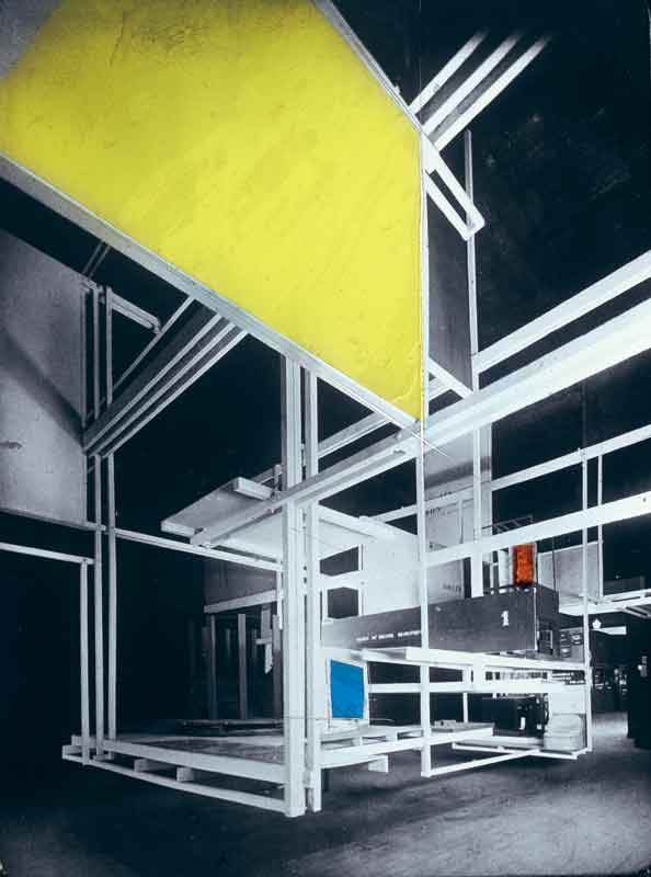 Mondrian/ De Stijl : FREDERICK KIESLER. Vue de l'installation City in Space. © 2010 Austrian Frederick and Lillian Kiesler Private Foundation, Vienna