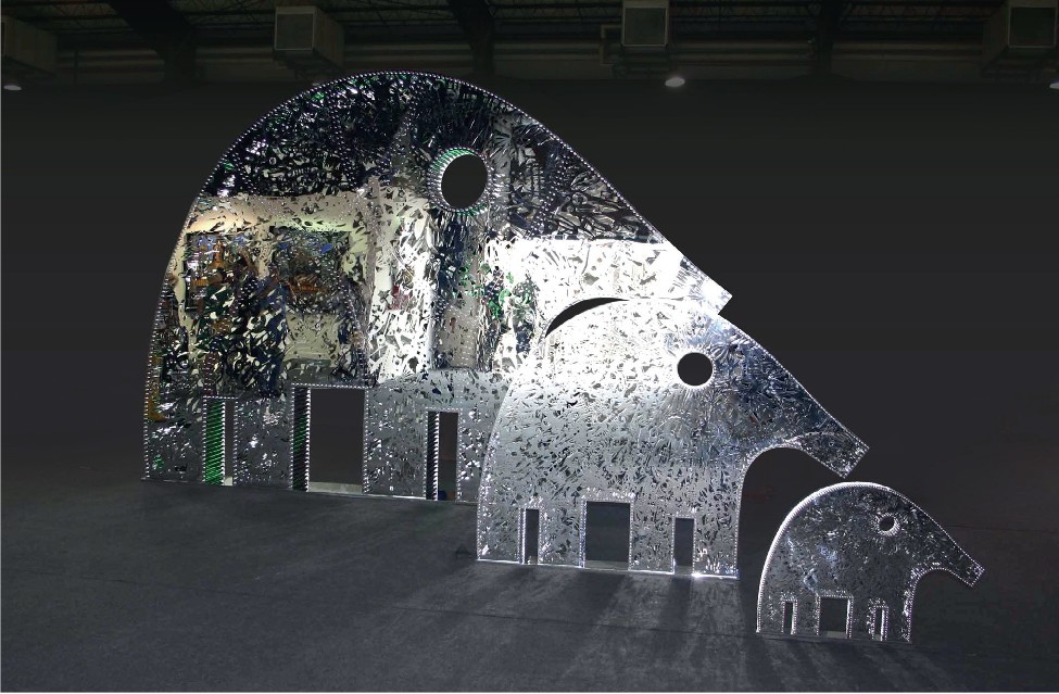 25 ans de créativité arabe : Nadim Karam. Trio Elephants. 2012, 3 sculptures en acier inoxydable, dimensions diverses. Courtesy de Nadim Karam et Ayyam Gallery